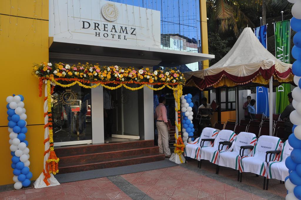 Dreamz Hotel Thiruvananthapuram Екстериор снимка